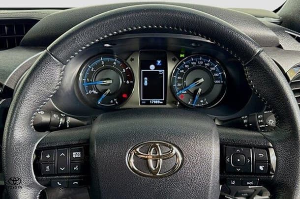 2023 Toyota Hilux Rogue image 13