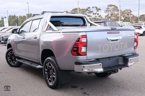 2022 Toyota Hilux SR5 image 2
