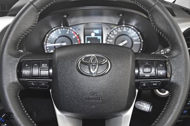 2024 Toyota Hilux 4x4 SR5 image 14