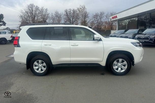 2021 Toyota Prado GXL image 8