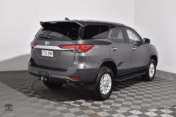 2018 Toyota Fortuner GXL image 2