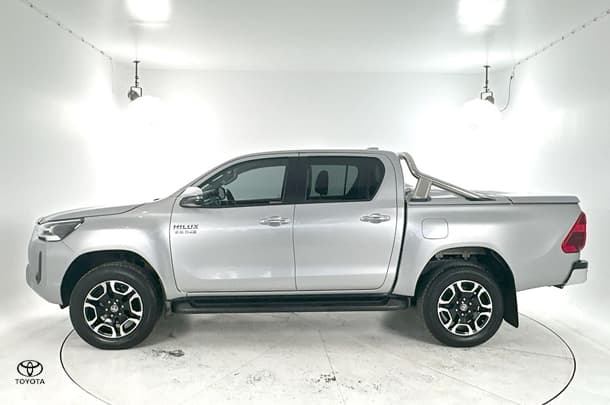 2022 Toyota Hilux SR5 image 8
