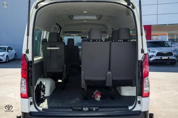 2022 Toyota HIACE SLWB image 5