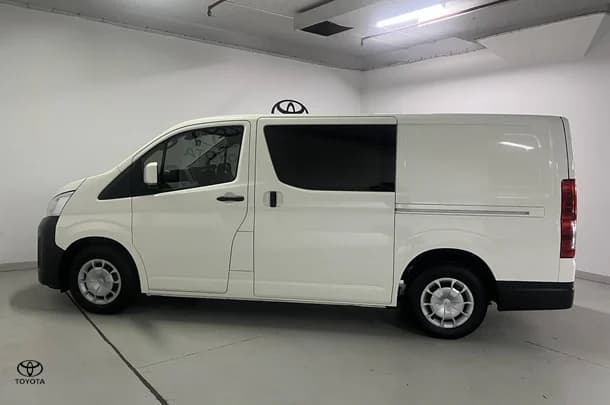 2020 Toyota Hiace LWB image 9