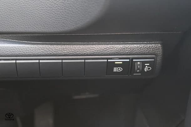 2024 Toyota Corolla Hatch Hybrid Ascent Sport image 31