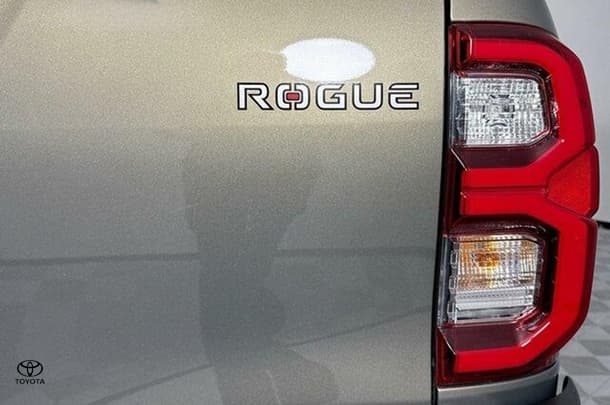 2023 Toyota Hilux Rogue image 9
