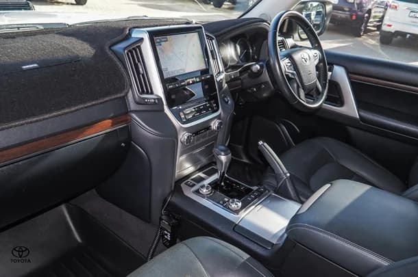 2021 Toyota Landcruiser VX image 10