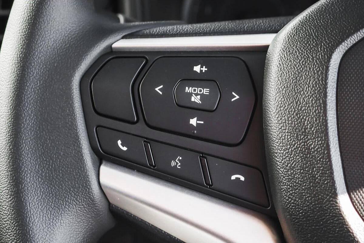 2025 Isuzu D-MAX SX Manual 4x4 MY24 image 15
