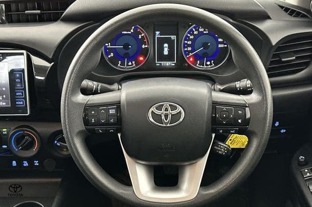 2019 Toyota Hilux SR image 15