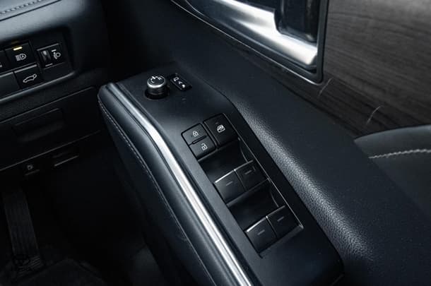 2022 Toyota KLUGER HYBRID AWD GRANDE image 15