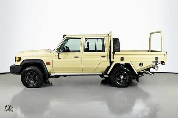 2024 Toyota LANDCRUISER MILITARY GXL image 5