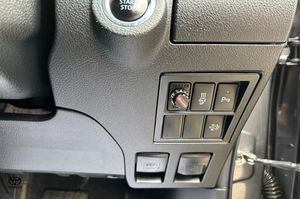 2022 Toyota Hilux 4x4 SR5 image 40