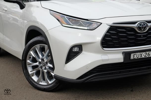 2021 Toyota KLUGER AWD GRANDE image 6