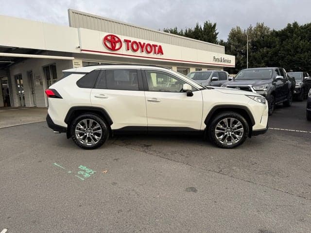 2021 Toyota RAV4 Cruiser 2WD image 8