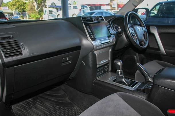 2023 Toyota Prado GXL image 9