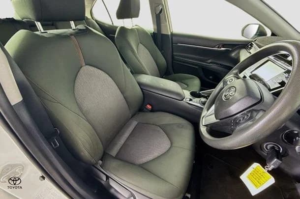 2019 Toyota Camry Ascent image 10