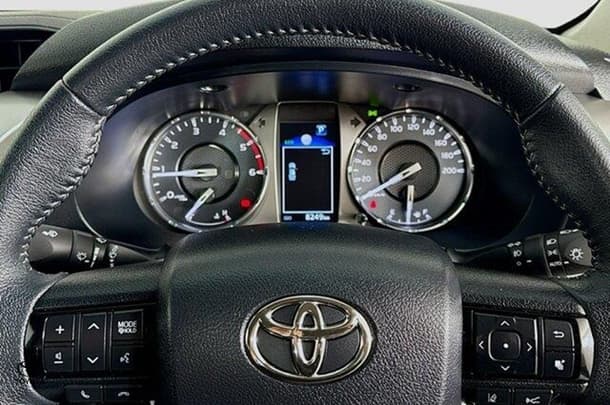 2023 Toyota Hilux SR5 image 12