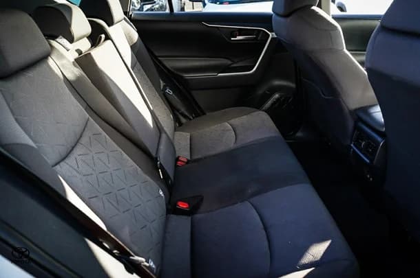 2020 Toyota RAV4 GXL image 9