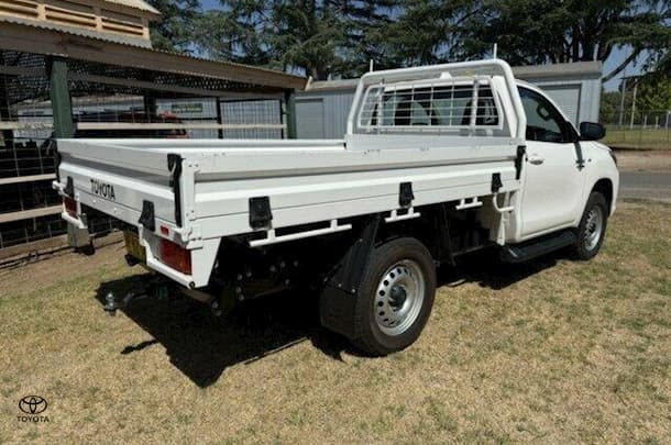 2022 Toyota HILUX SR image 7