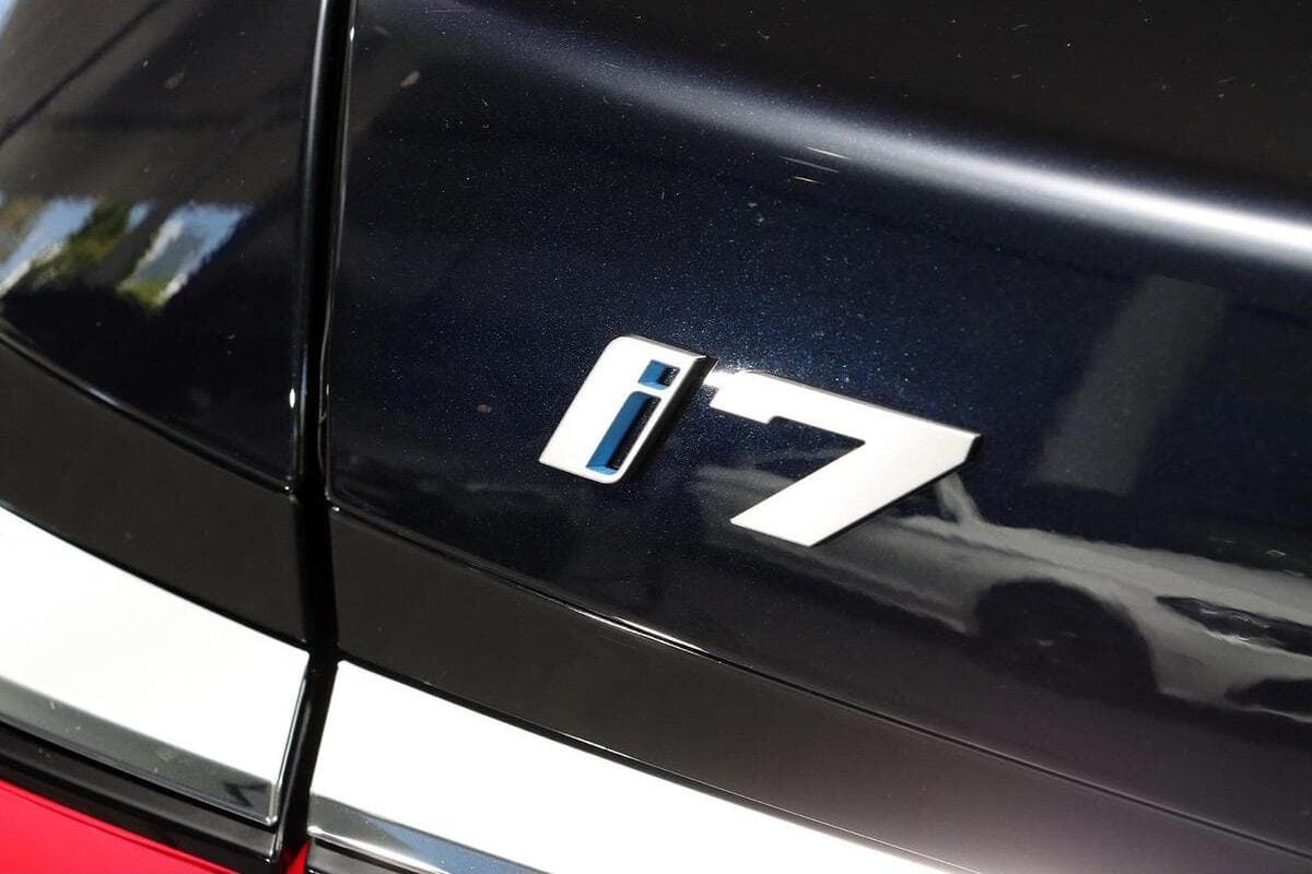 2025 BMW i7 xDrive60 M Sport G70 Auto AWD image 9
