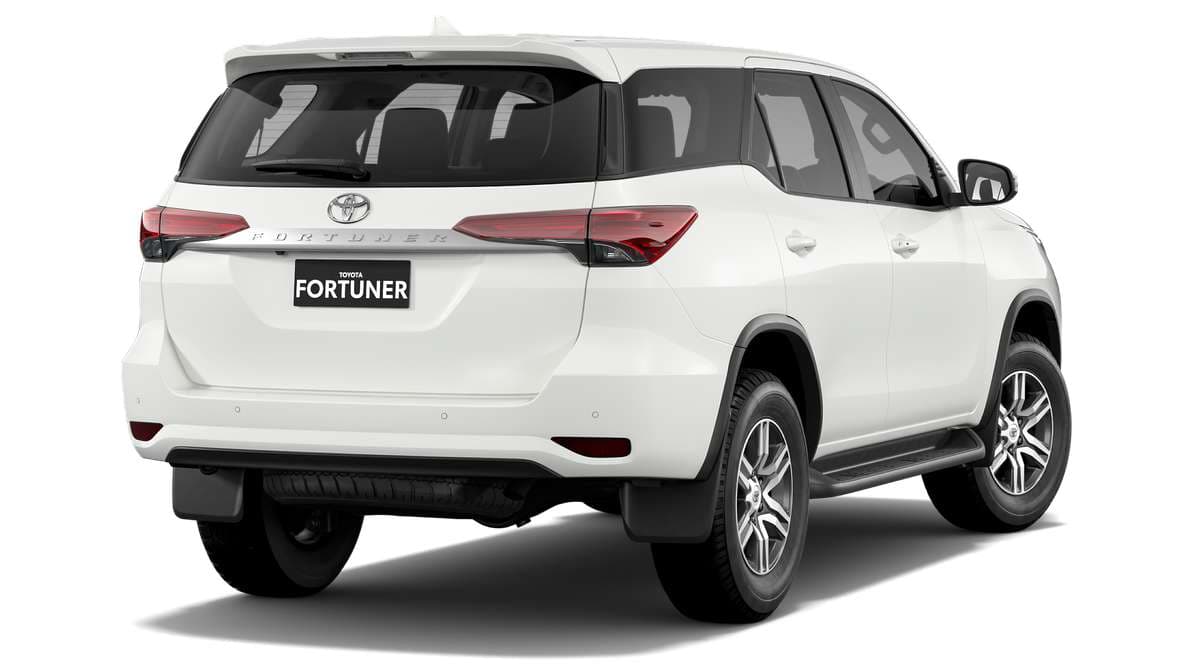 2024 Toyota Fortuner GX Automatic image 3