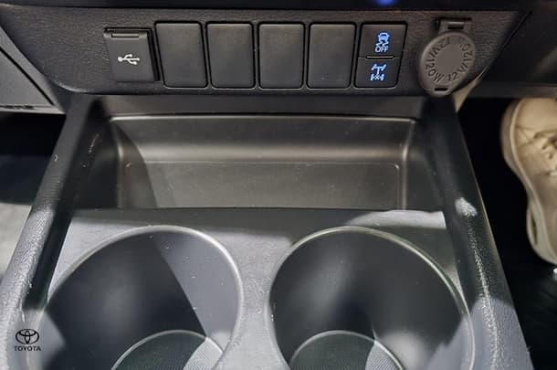 2023 Toyota Hilux SR image 25