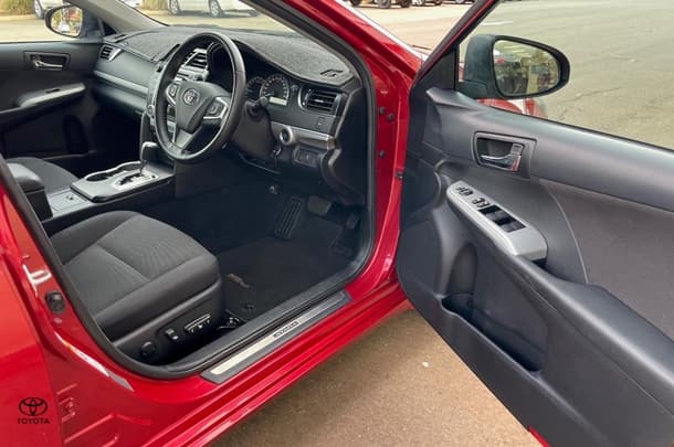 2016 Toyota Camry Atara S image 9