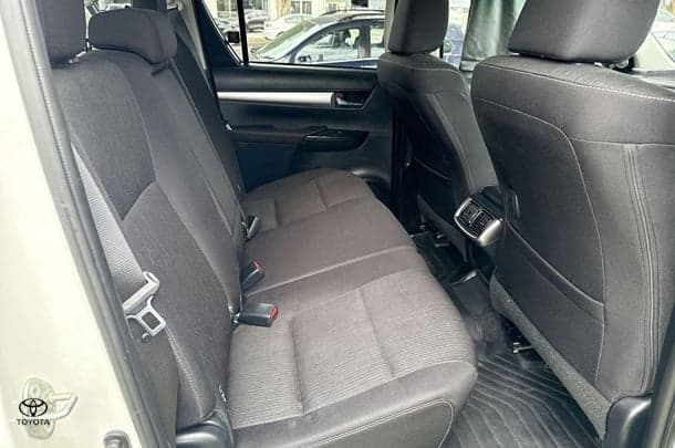 2023 Toyota Hilux SR5 image 22