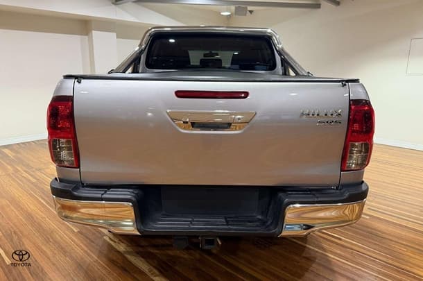2019 Toyota Hilux SR5 image 8