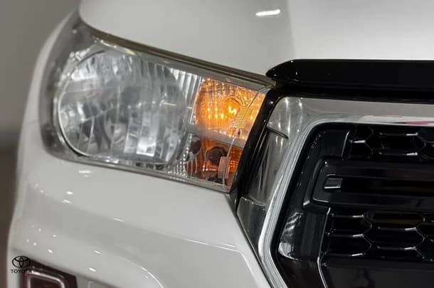 2020 Toyota Hilux SR image 5