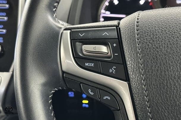 2022 Toyota Prado Kakadu image 24