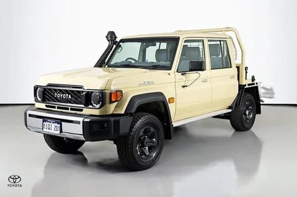 2025 Toyota LANDCRUISER MILITARY GXL image 4
