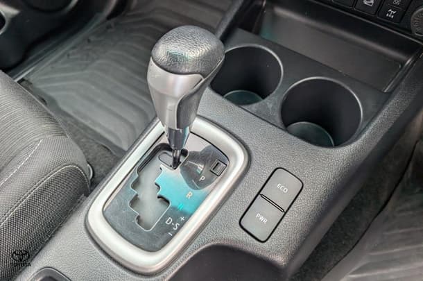 2022 Toyota Hilux SR5 image 25