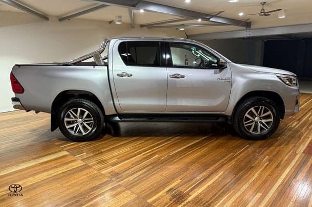 2019 Toyota Hilux SR5 image 13