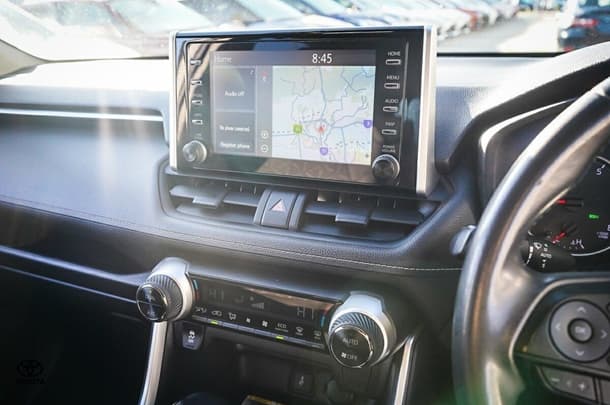 2020 Toyota RAV4 GXL image 18