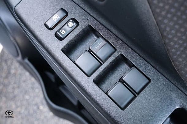 2017 Toyota Yaris Ascent image 12