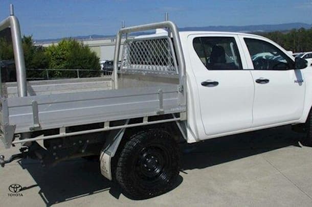 2023 Toyota Hilux 4x4 SR5 image 6