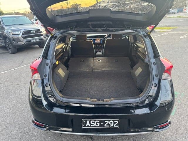 2017 Toyota Corolla Hatch Ascent Sport image 14