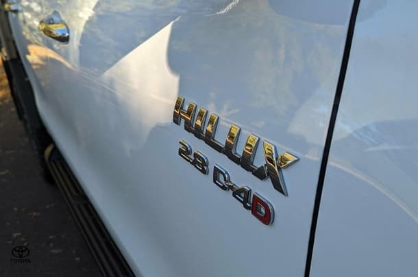 2023 Toyota Hilux 4x4 SR5 image 6