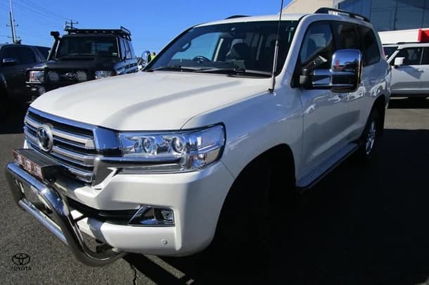 2020 Toyota Landcruiser GXL image 3