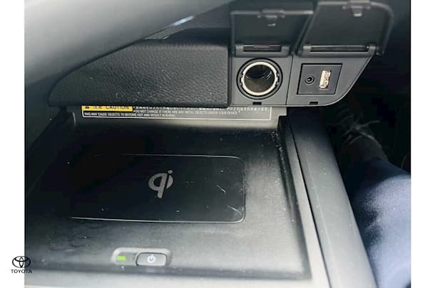 2019 Toyota Camry SL image 16