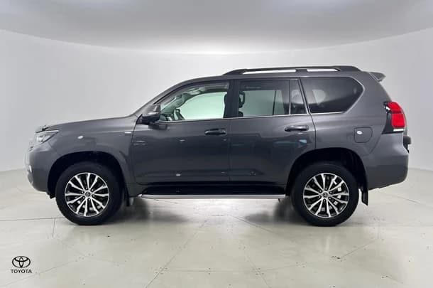 2023 Toyota Prado Kakadu image 8