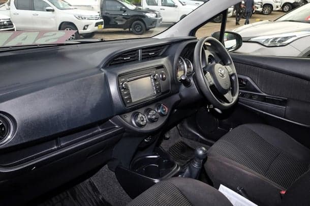 2019 Toyota Yaris Ascent image 7
