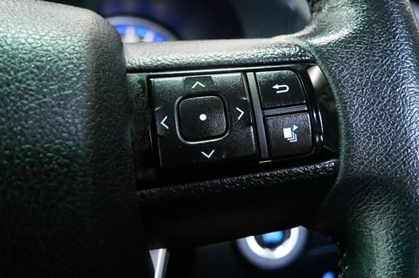 2017 Toyota Hilux 4x4 SR5 image 16
