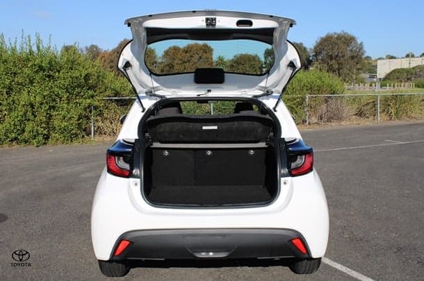2023 Toyota Yaris Ascent Sport image 16