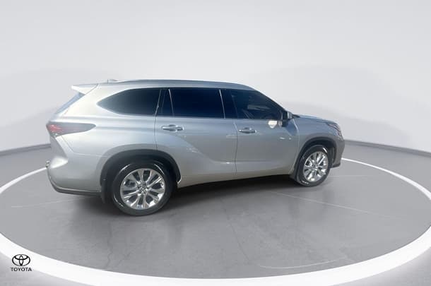 2023 Toyota Kluger 4x2 GRANDE image 9