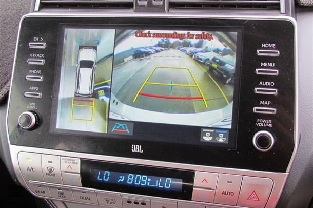 2023 Toyota Prado VX image 16