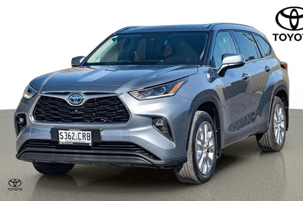 2022 Toyota KLUGER HYBRID AWD GRANDE image 3