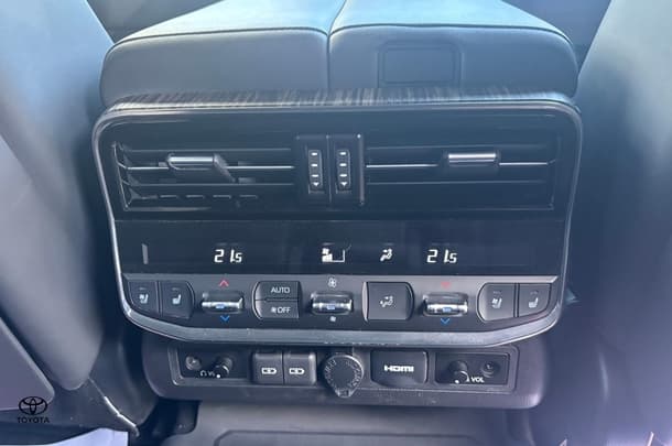 2022 Toyota Landcruiser Sahara image 27