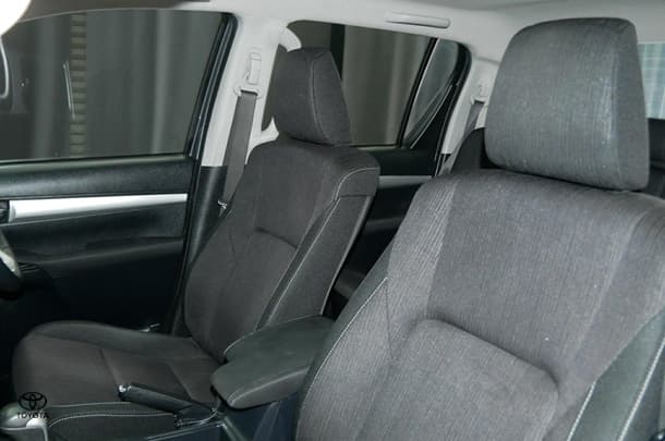 2017 Toyota Hilux 4x4 SR5 image 20